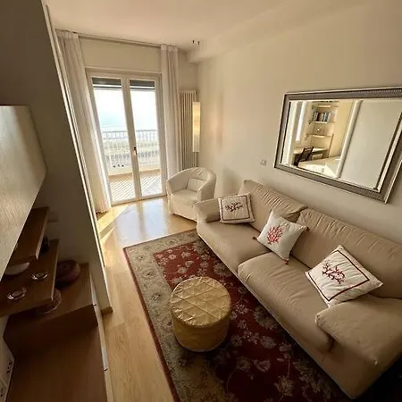 Apartment Fronte Mare Con Piscina