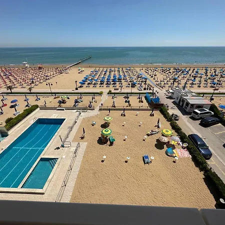 Fronte Mare Con Piscina Apartment
