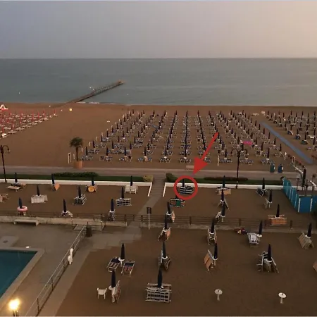 Appartamento Fronte Mare Con Piscina